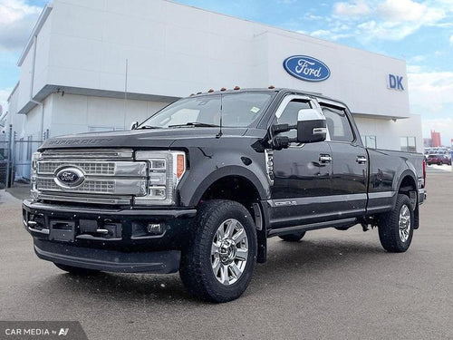 2017 Ford F-350 Super Duty Platinum w/Leather, Moonroof, Nav, and More!