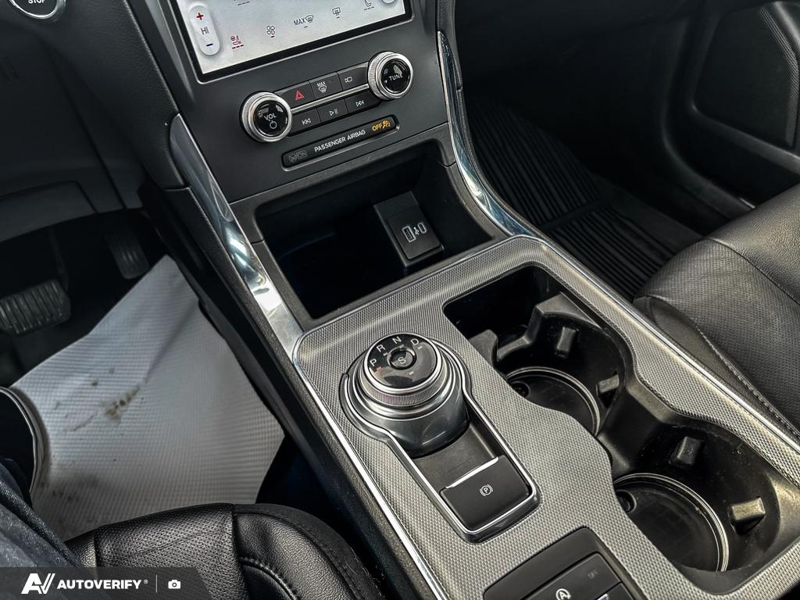 USED 2021 Ford Edge Titanium w/Leather, Moonroof, Nav, and More! - Star White Tri-coat Metallic Exterior / EBONY PERFORATED LEATHER Interior - $24,998 - Stock #D60205A - VIN 2FMPK4K95MBA55376 - Photo 13