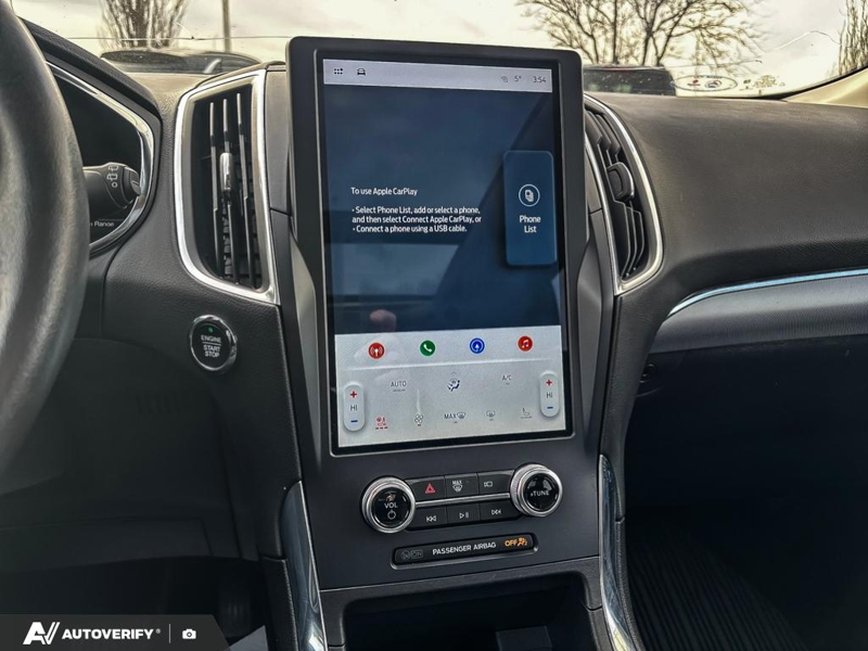 USED 2021 Ford Edge Titanium w/Leather, Moonroof, Nav, and More! - Star White Tri-coat Metallic Exterior / EBONY PERFORATED LEATHER Interior - $24,998 - Stock #D60205A - VIN 2FMPK4K95MBA55376 - Photo 14