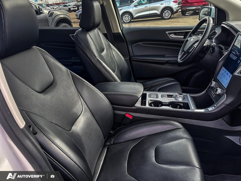 USED 2021 Ford Edge Titanium w/Leather, Moonroof, Nav, and More! - Star White Tri-coat Metallic Exterior / EBONY PERFORATED LEATHER Interior - $24,998 - Stock #D60205A - VIN 2FMPK4K95MBA55376 - Photo 15