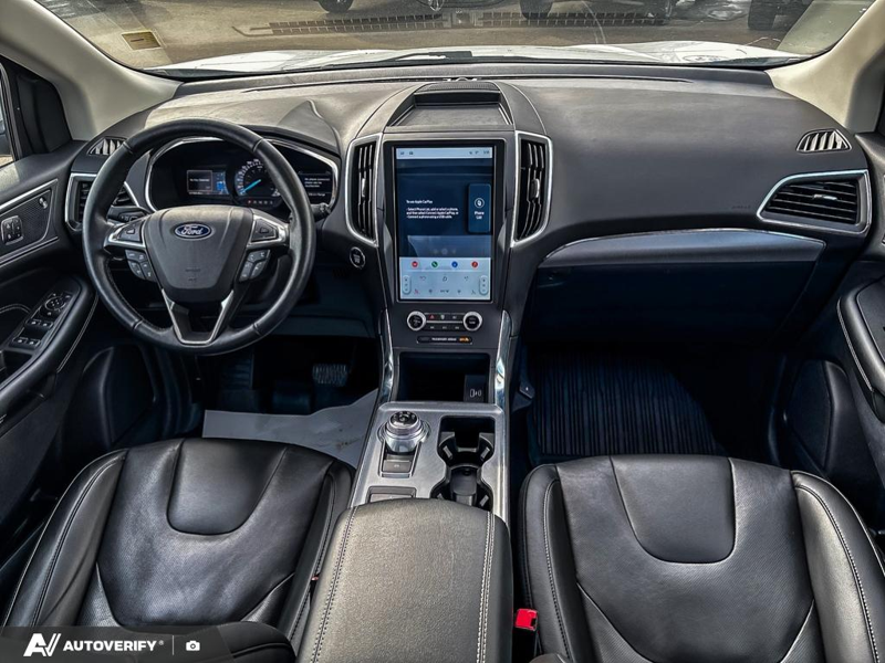 USED 2021 Ford Edge Titanium w/Leather, Moonroof, Nav, and More! - Star White Tri-coat Metallic Exterior / EBONY PERFORATED LEATHER Interior - $24,998 - Stock #D60205A - VIN 2FMPK4K95MBA55376 - Photo 17