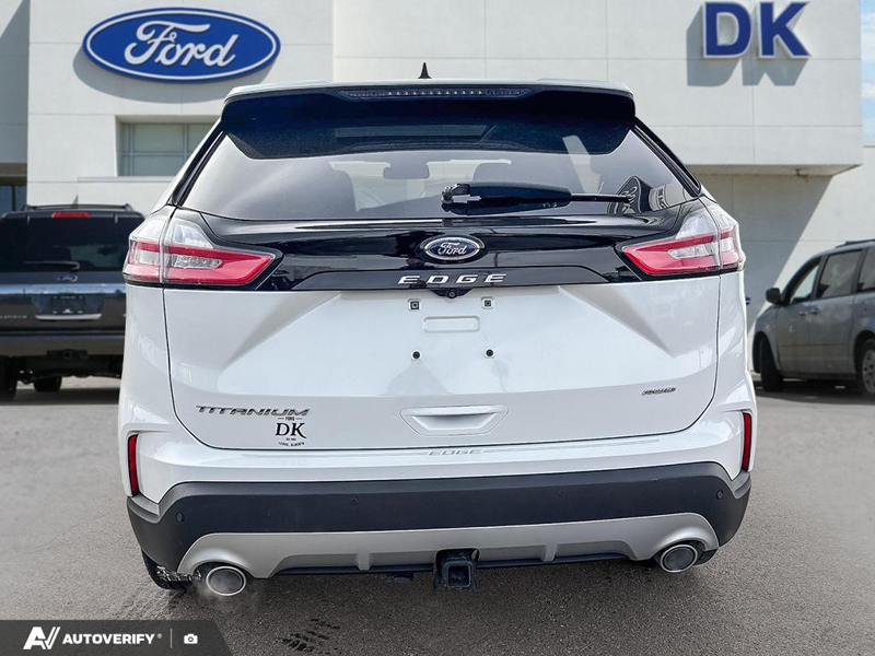 USED 2021 Ford Edge Titanium w/Leather, Moonroof, Nav, and More! - Star White Tri-coat Metallic Exterior / EBONY PERFORATED LEATHER Interior - $24,998 - Stock #D60205A - VIN 2FMPK4K95MBA55376 - Photo 5
