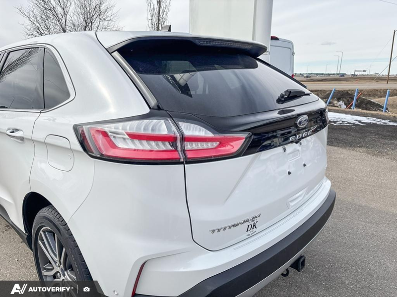 USED 2021 Ford Edge Titanium w/Leather, Moonroof, Nav, and More! - Star White Tri-coat Metallic Exterior / EBONY PERFORATED LEATHER Interior - $24,998 - Stock #D60205A - VIN 2FMPK4K95MBA55376 - Photo 8