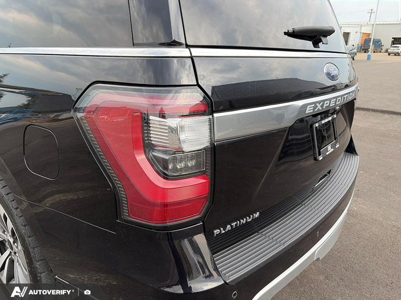 USED 2021 Ford Expedition PLAT MAX 4X4 w/Leather, Moonroof, Nav, and More! - Agate Black Metallic Exterior / BLACK ONYX LEATHER Interior - $46,888 - Stock #D60514A - VIN 1FMJK1MT0MEA12484 - Photo 7