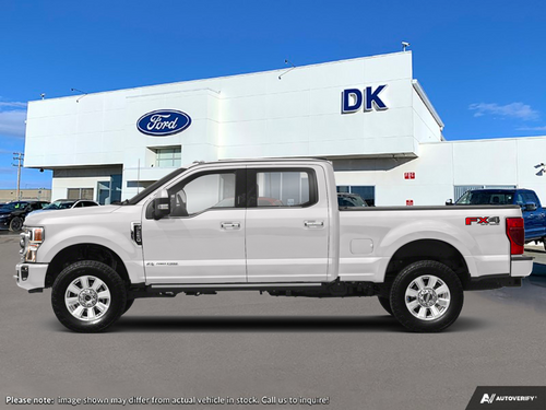 2022 Ford F-350 Super Duty Platinum w/Leather, Moonroof, Nav, and More!