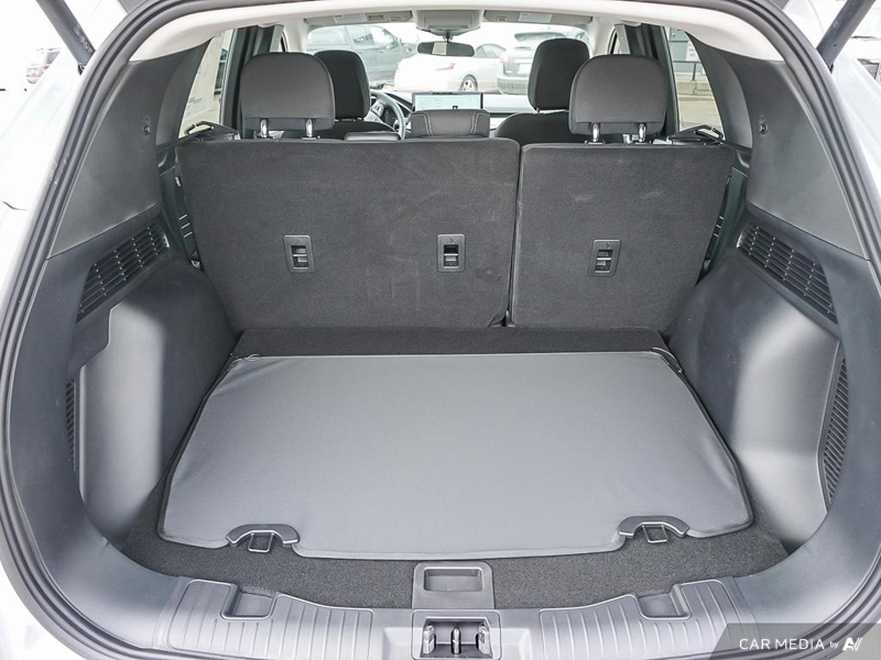 NEW 2025 Ford Escape Active - Space Silver Metallic Exterior / EBONY CLOTH Interior - $34,793 - Stock #E50420 - VIN 1FMCU9GN1SUA76860 - Photo 11