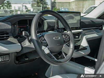 2025 Ford Explorer Platinum 1