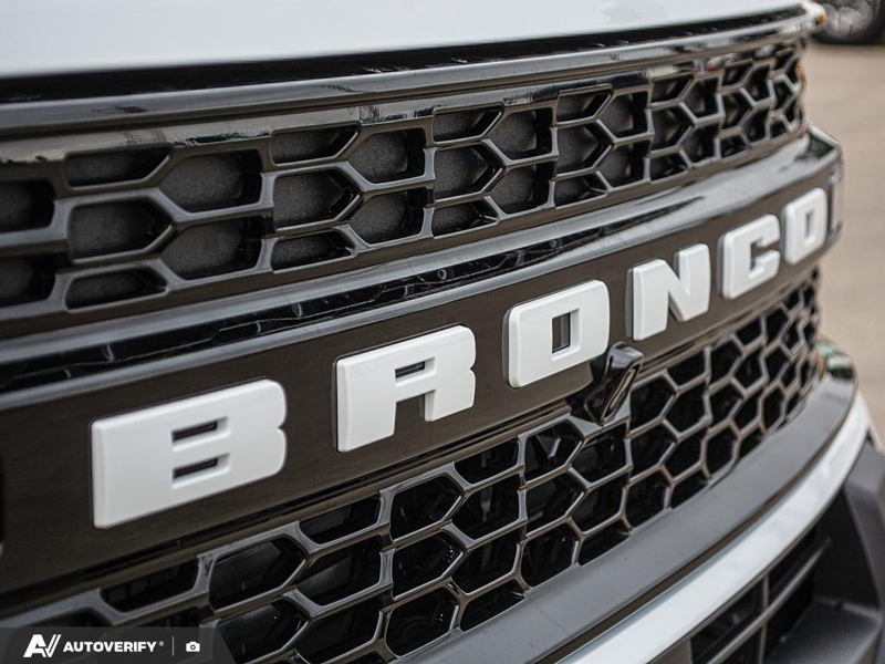 NEW 2026 Ford Bronco Sport Outer Banks - Oxford White Exterior / EBONY/ROAST, PREMIUM TRIMMED HTD FRONT BUCKET SEATS Interior - $40,391 - Stock #D60784 - VIN 3FMCR9CN7TRF12725 - Photo 9