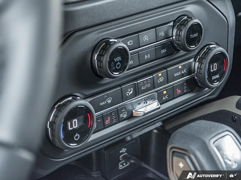 NEW 2026 Ford Bronco Badlands - Marsh Grey Exterior / BLACK ONYX, LEATHER-TRIMMED/VINYL BUCKET SEATS Interior - $88,792 - Stock #E60894 - VIN 1FMEE9BPXTLB33367 - Photo 22