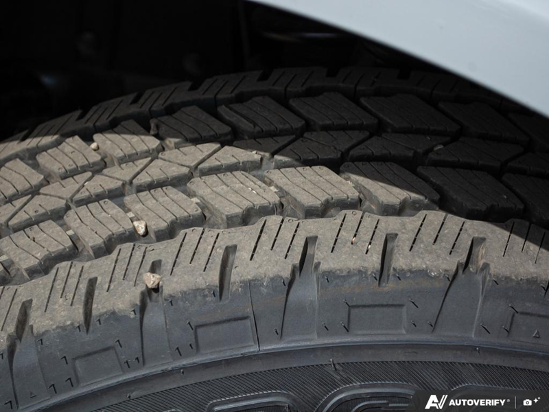 NEW 2026 Ford Bronco Outer Banks - Avalanche Exterior / BLACK ONYX LEATHER TRIM VINYL Interior - $69,589 - Stock #E60576 - VIN 1FMDE8BH1TLA78970 - Photo 7