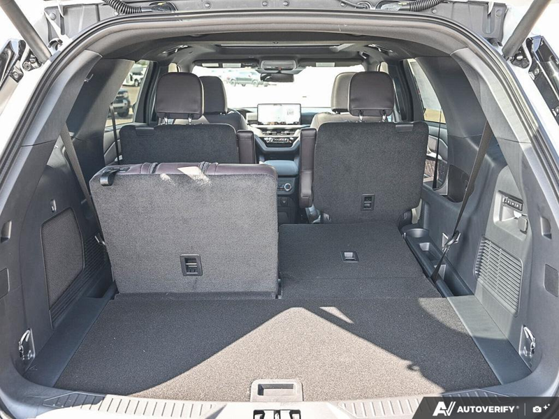 NEW 2026 Ford Explorer Platinum - Space White Metallic Exterior / MOJAVE DUSK, PREM. LEATHER SEATING SURFACES SPORT CAPTAIN CHAIRS Interior - $63,736 - Stock #E61068 - VIN 1FMUK8HH6TGC34056 - Photo 11