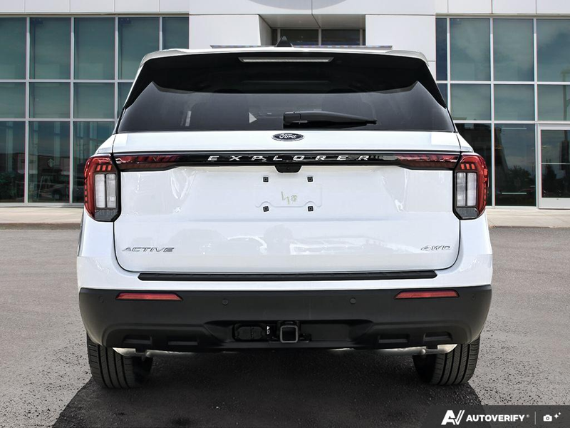 NEW 2026 Ford Explorer Active - Oxford White Exterior / DARK SPACE GRAY CLOTH Interior - $55,924 - Stock #E60258 - VIN 1FMUK8DH5TGA82812 - Photo 5
