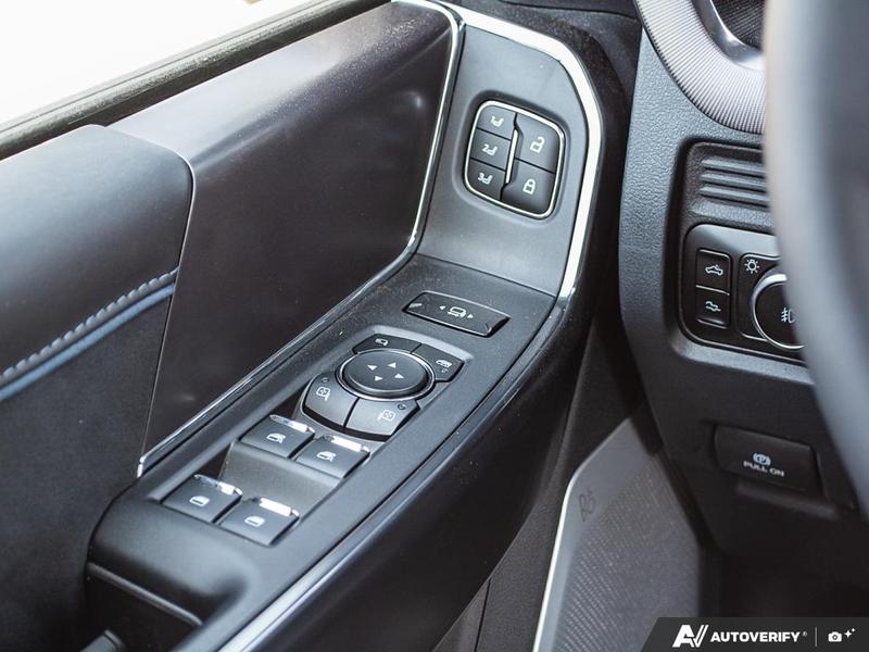 NEW 2026 Ford F-350 Super Duty Platinum Long Box - Agate Black Exterior / BLACK ONYX/BLUE LEATHER Interior - $129,948 - Stock #E60376 - VIN 1FT8W3BM2TED95941 - Photo 17