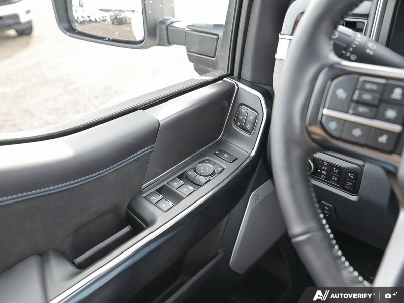 NEW 2026 Ford F-350 Super Duty Platinum - Star White Tri-coat Metallic Exterior / BLACK ONYX/BLUE LEATHER Interior - $116,043 - Stock #E60392 - VIN 1FT8W3BT6TED89079 - Photo 17
