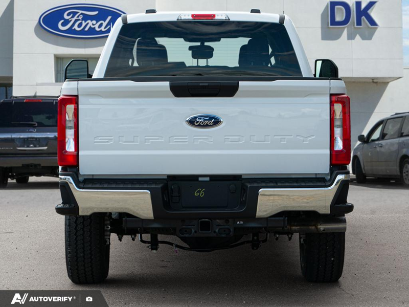 NEW 2026 Ford F-350 Super Duty XLT - Oxford White Exterior / MEDIUM DARK SLATE CLOTH Interior - $90,656 - Stock #D60648 - VIN 1FT8W3DT9TEF02228 - Photo 5