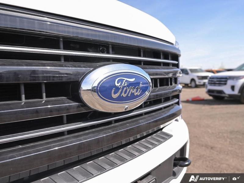 NEW 2026 Ford F-350 Super Duty Platinum Tremor - Star White Tri-coat Metallic Exterior / BLACK ONYX/BLUE LEATHER Interior - $137,153 - Stock #E60247 - VIN 1FT8W3BM5TED66353 - Photo 9