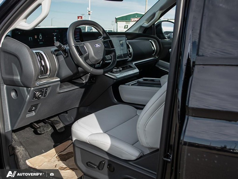 NEW 2027 Ford Expedition Platinum Max - Agate Black Metallic Exterior / SALT CRYSTAL GREY, LEATHER-TRIMMED HEATED & VENTILATED FRONT CAP Interior - $109,305 - Stock #D70080 - VIN 1FMJK1M80VEA13065 - Photo 13